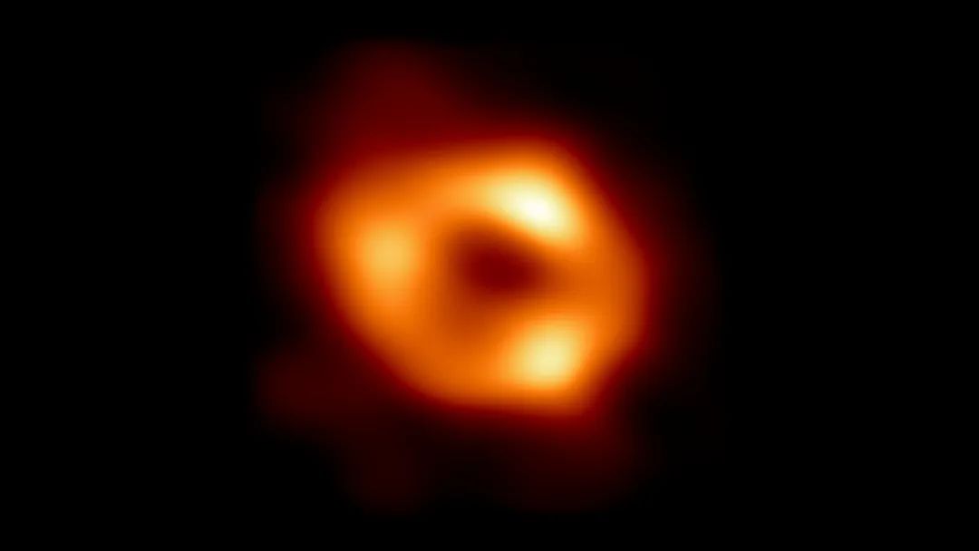 银河系中心黑洞首张照片发布